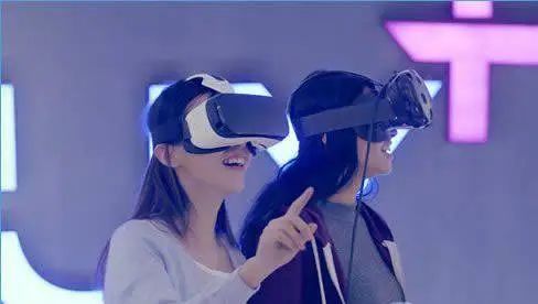 全球VR/AR應(yīng)用持續(xù)深化，聯(lián)創(chuàng)電子、三安光電上漲，VRETF漲近2%