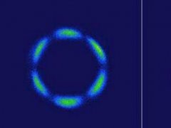 科學(xué)家發(fā)現(xiàn)三維量子液晶 超高速量子計(jì)算機(jī)有戲